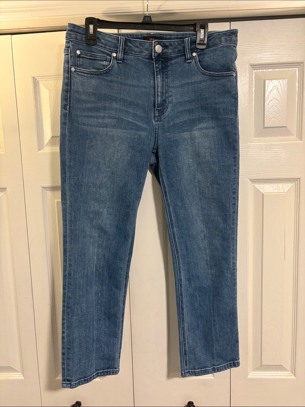 Quince Woman’s Blue Straight-Leg Jeans - size 31 Mid Wash 26in inseam